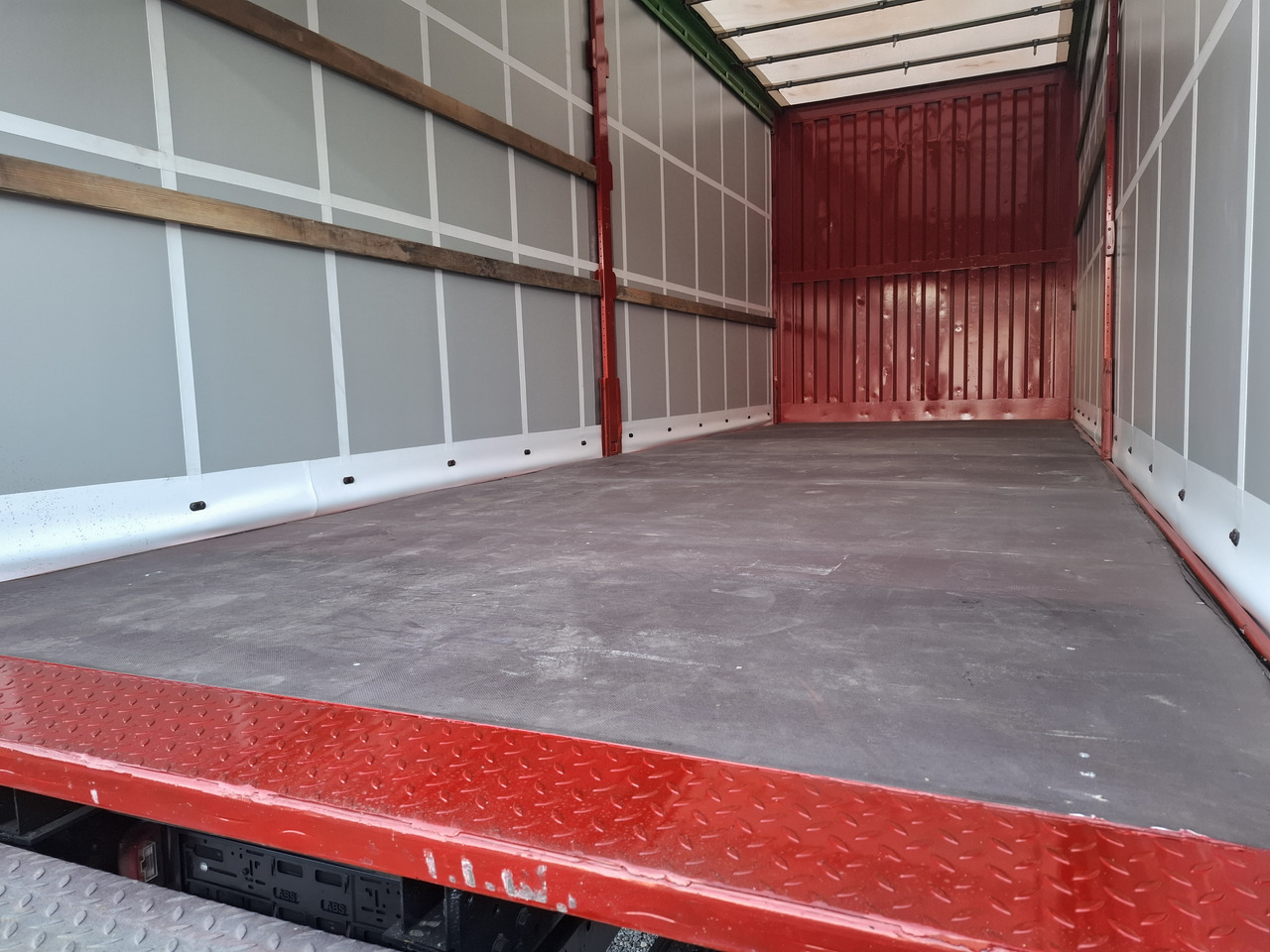 Xe tải thùng mui bạt MAN TGX 26.440 E6 + SCHMITZ: hình 35 Xe tải thùng mui bạt MAN TGX 26.440 E6 + SCHMITZ: hình 35