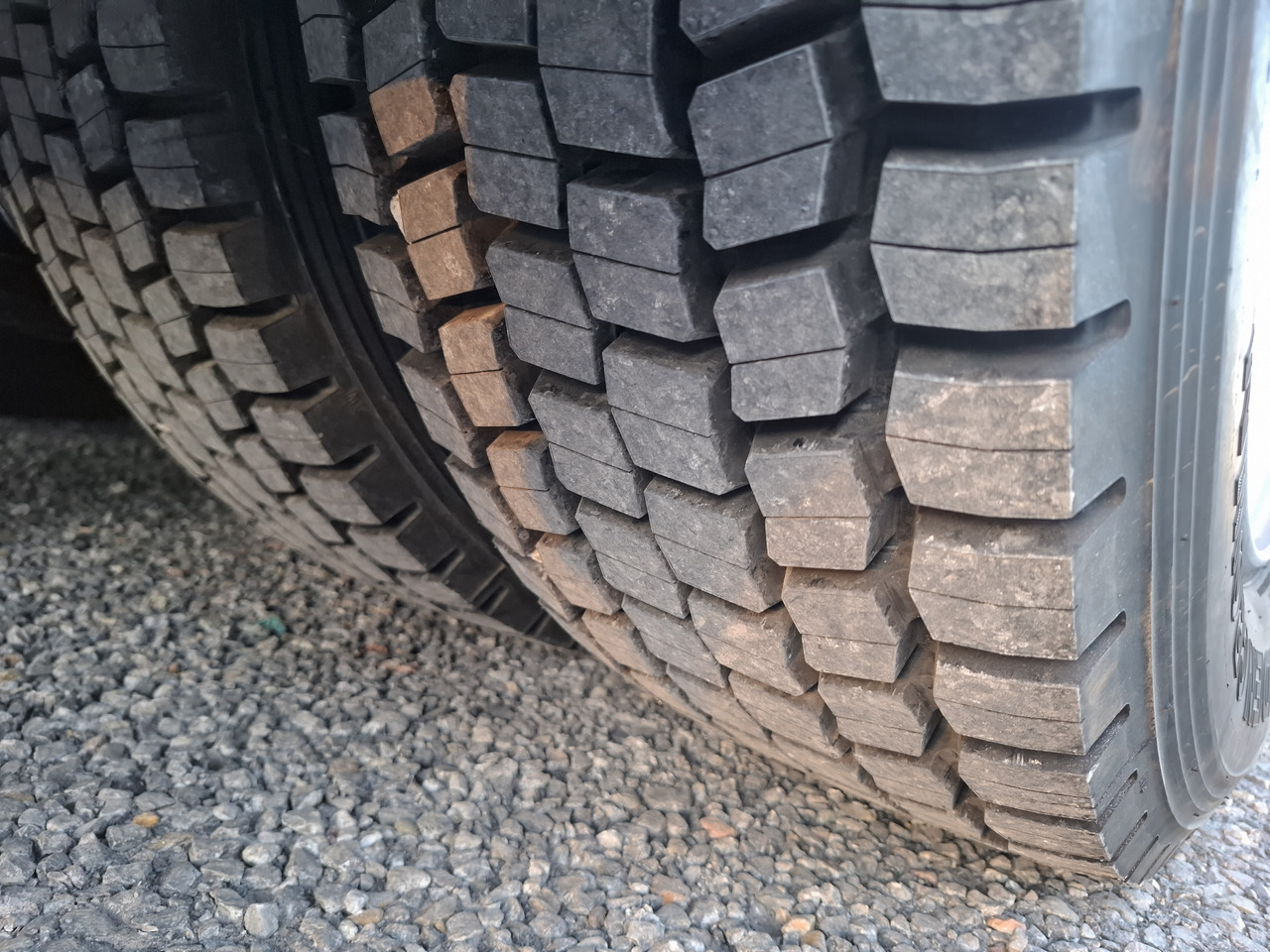 Xe tải thùng mui bạt MAN TGX 26.440 E6 + SCHMITZ: hình 21 Xe tải thùng mui bạt MAN TGX 26.440 E6 + SCHMITZ: hình 21