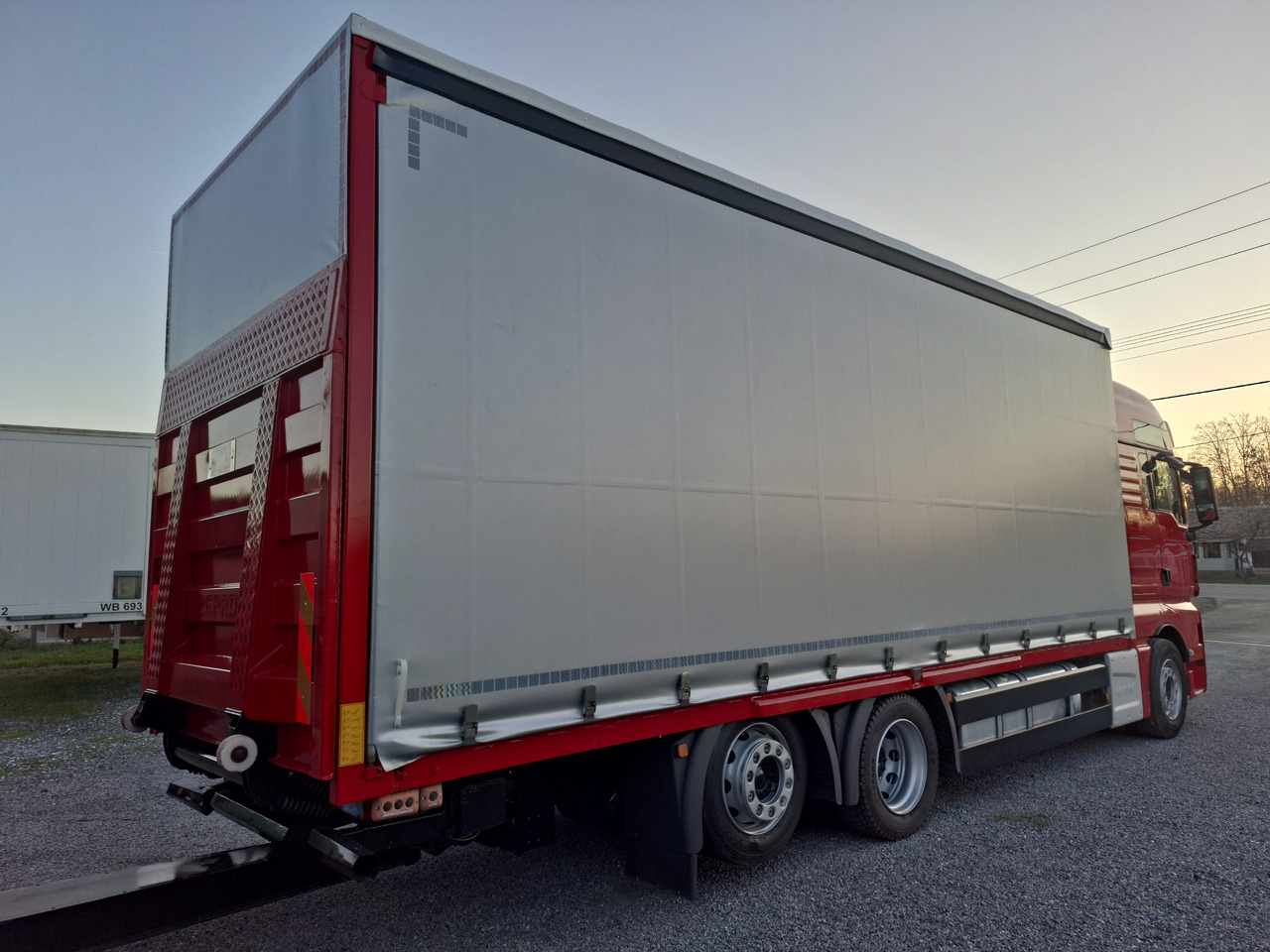 Xe tải thùng mui bạt MAN TGX 26.440 E6 + SCHMITZ: hình 28 Xe tải thùng mui bạt MAN TGX 26.440 E6 + SCHMITZ: hình 28