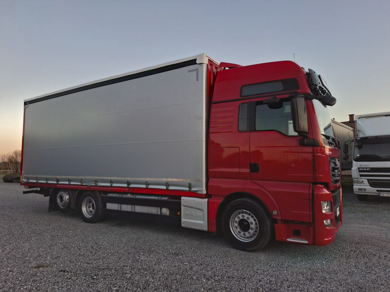 Xe tải thùng mui bạt MAN TGX 26.440 E6 + SCHMITZ: hình 41 Xe tải thùng mui bạt MAN TGX 26.440 E6 + SCHMITZ: hình 41