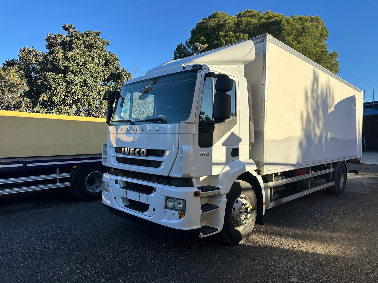 IVECO STRALIS 310 - Xe tải hộp: hình 2 IVECO STRALIS 310 - Xe tải hộp: hình 2