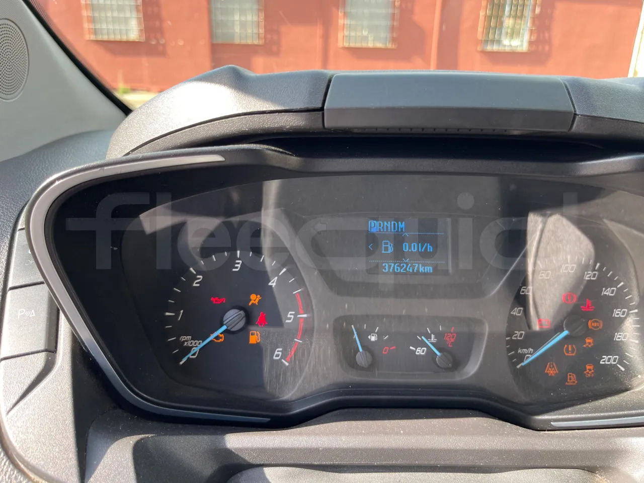 Ford Tourneo Custom - Xe bus ngoại ô: hình 3 Ford Tourneo Custom - Xe bus ngoại ô: hình 3