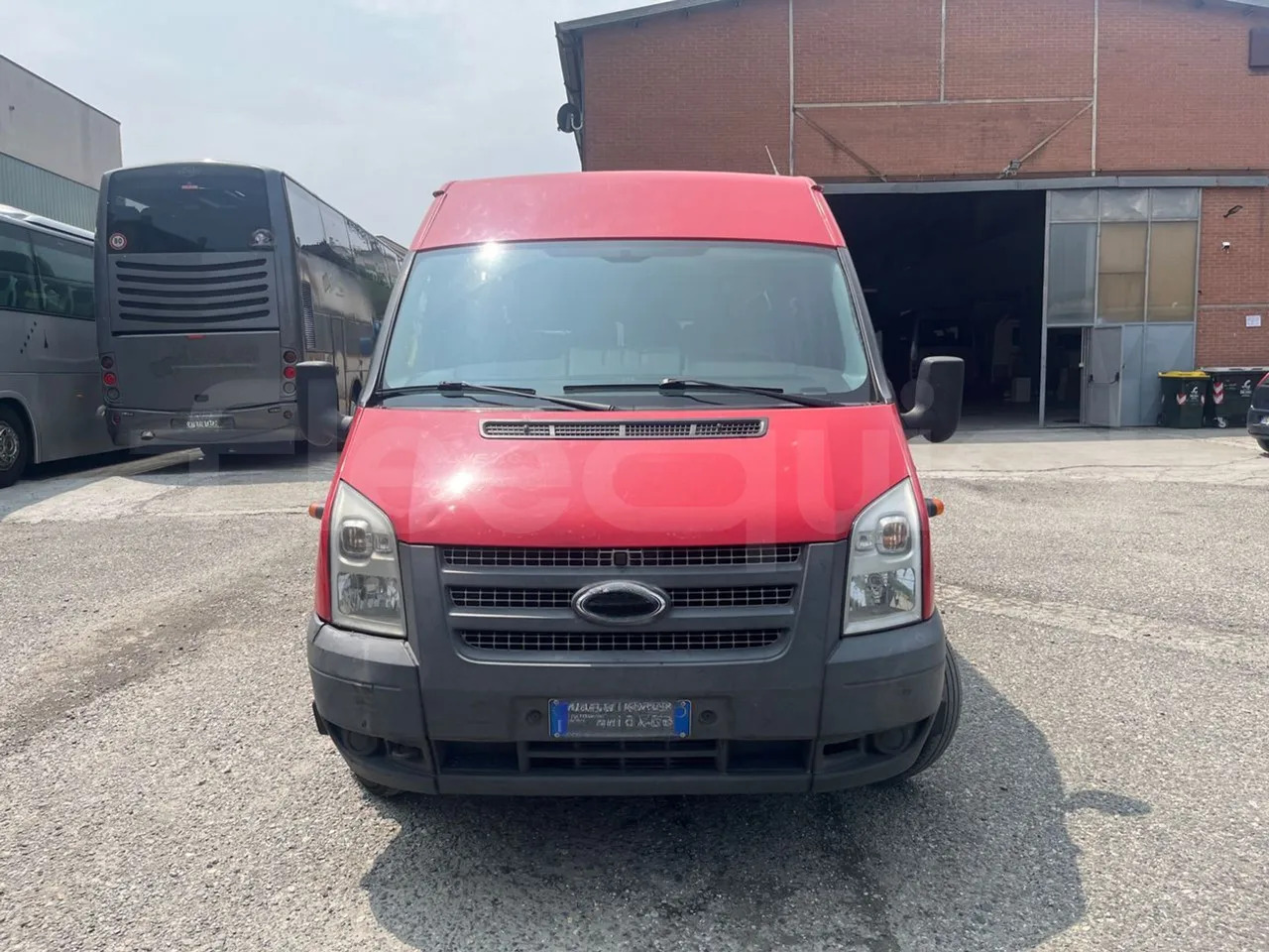 Ford Transit Tourneo - Xe bus ngoại ô: hình 1 Ford Transit Tourneo - Xe bus ngoại ô: hình 1
