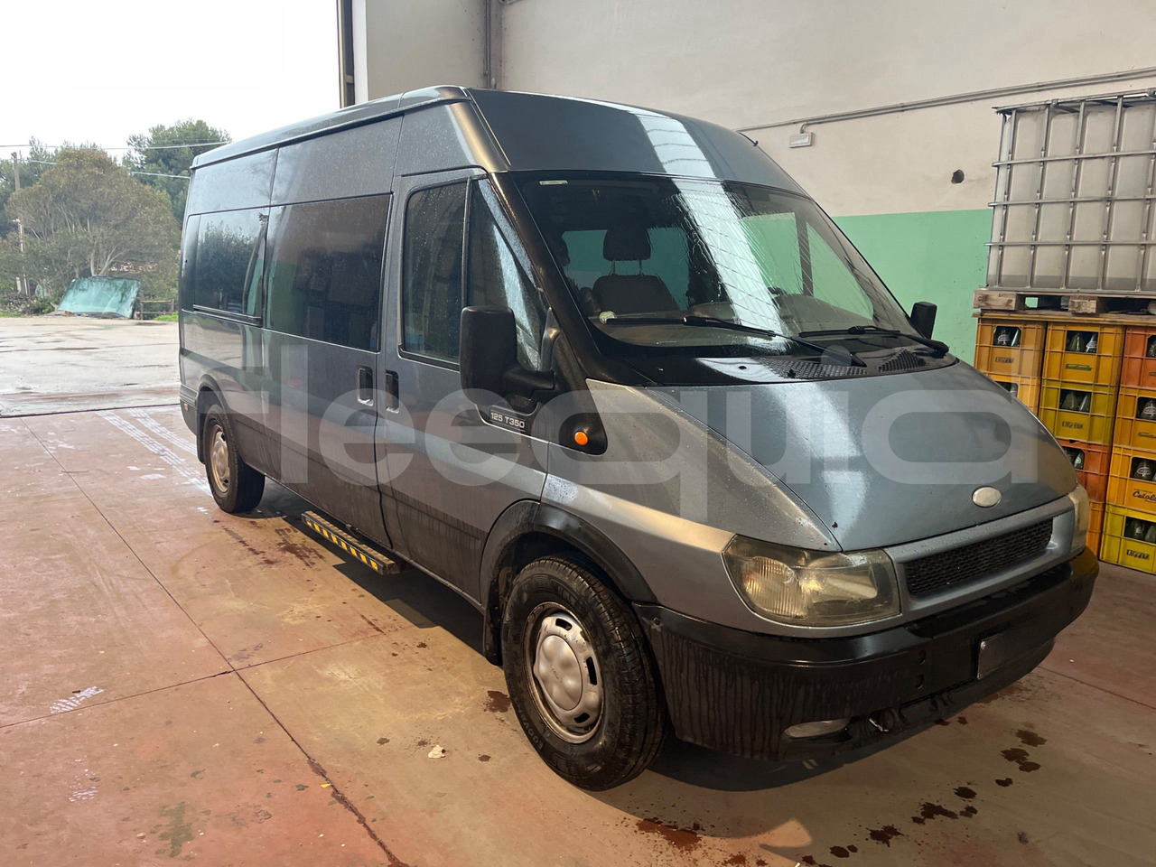 Ford Transit - Xe bus ngoại ô: hình 1 Ford Transit - Xe bus ngoại ô: hình 1