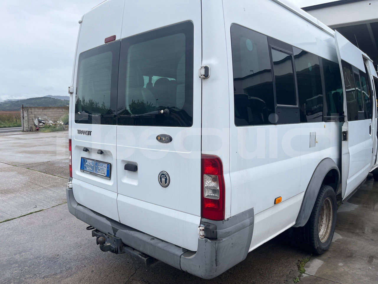 Ford Transit - Xe bus ngoại ô: hình 5 Ford Transit - Xe bus ngoại ô: hình 5