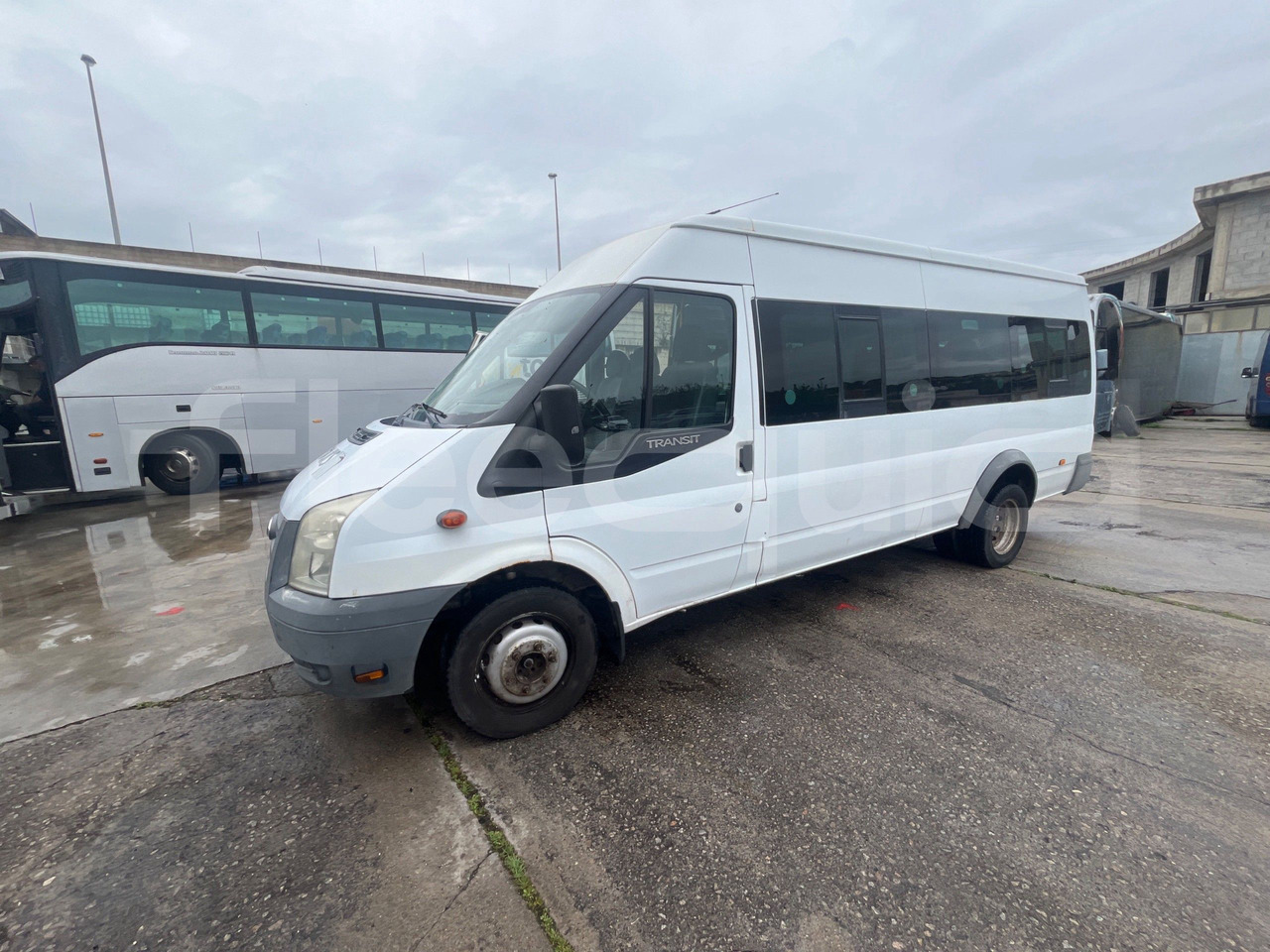Ford Transit - Xe bus ngoại ô: hình 4 Ford Transit - Xe bus ngoại ô: hình 4