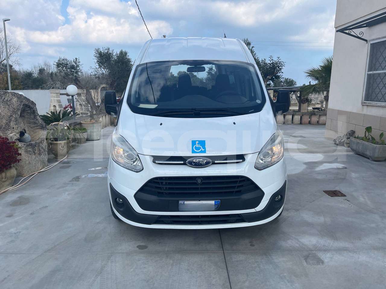 Ford Transit - Xe bus mini, Xe van chở khách: hình 2 Ford Transit - Xe bus mini, Xe van chở khách: hình 2