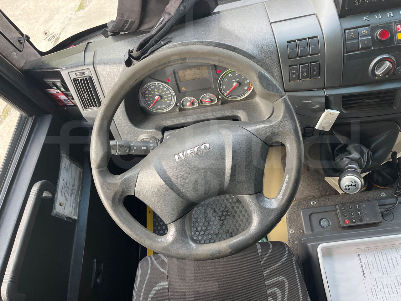 Xe buýt trường học Iveco 100/E4: hình 16 Xe buýt trường học Iveco 100/E4: hình 16