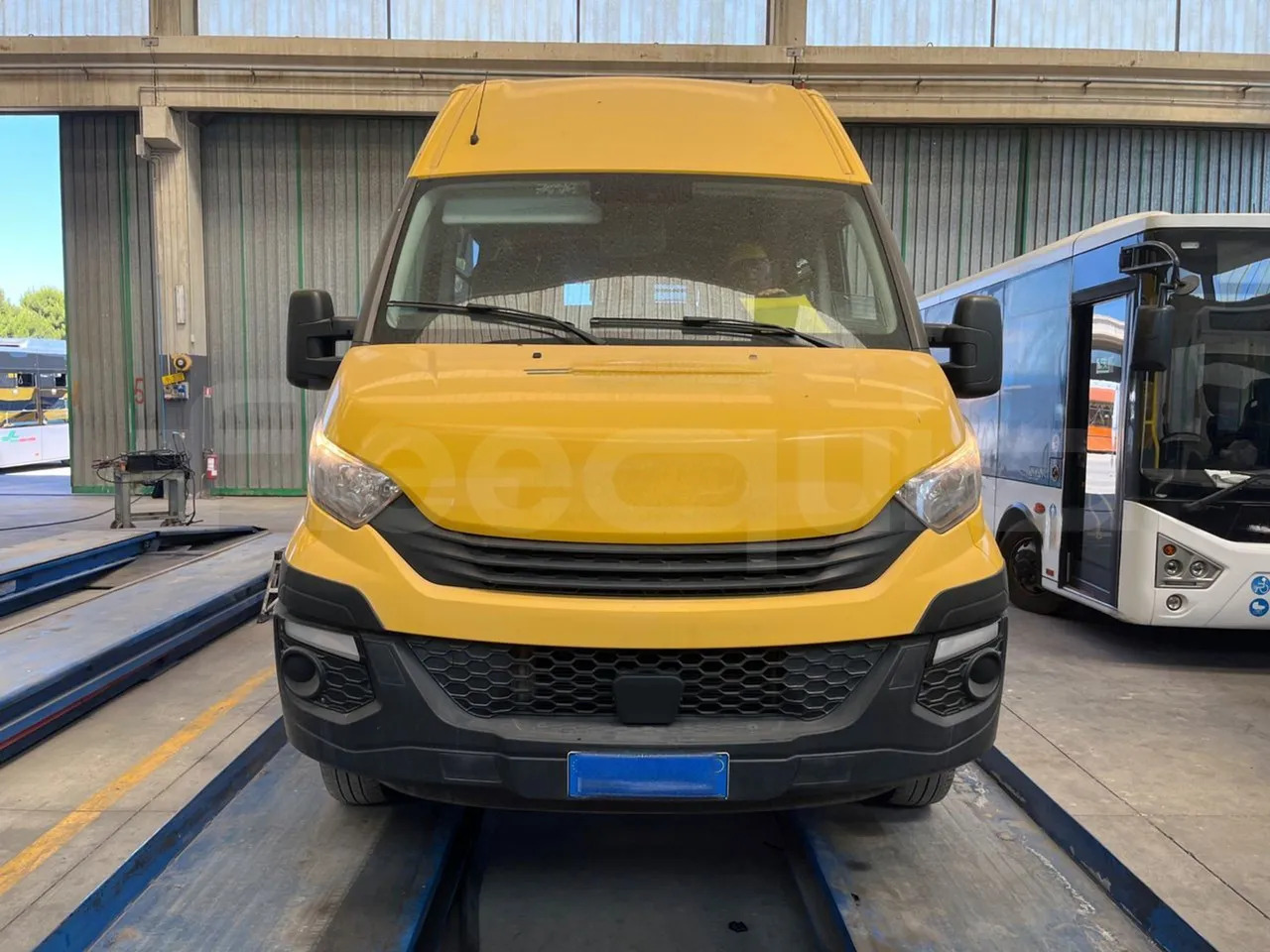 Iveco Daily - Xe buýt trường học: hình 2 Iveco Daily - Xe buýt trường học: hình 2