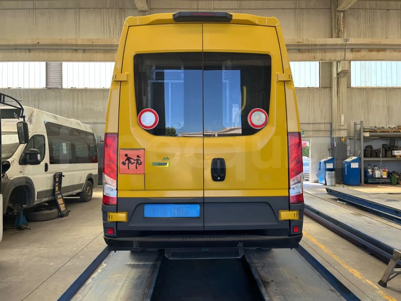 Iveco Daily - Xe buýt trường học: hình 5 Iveco Daily - Xe buýt trường học: hình 5