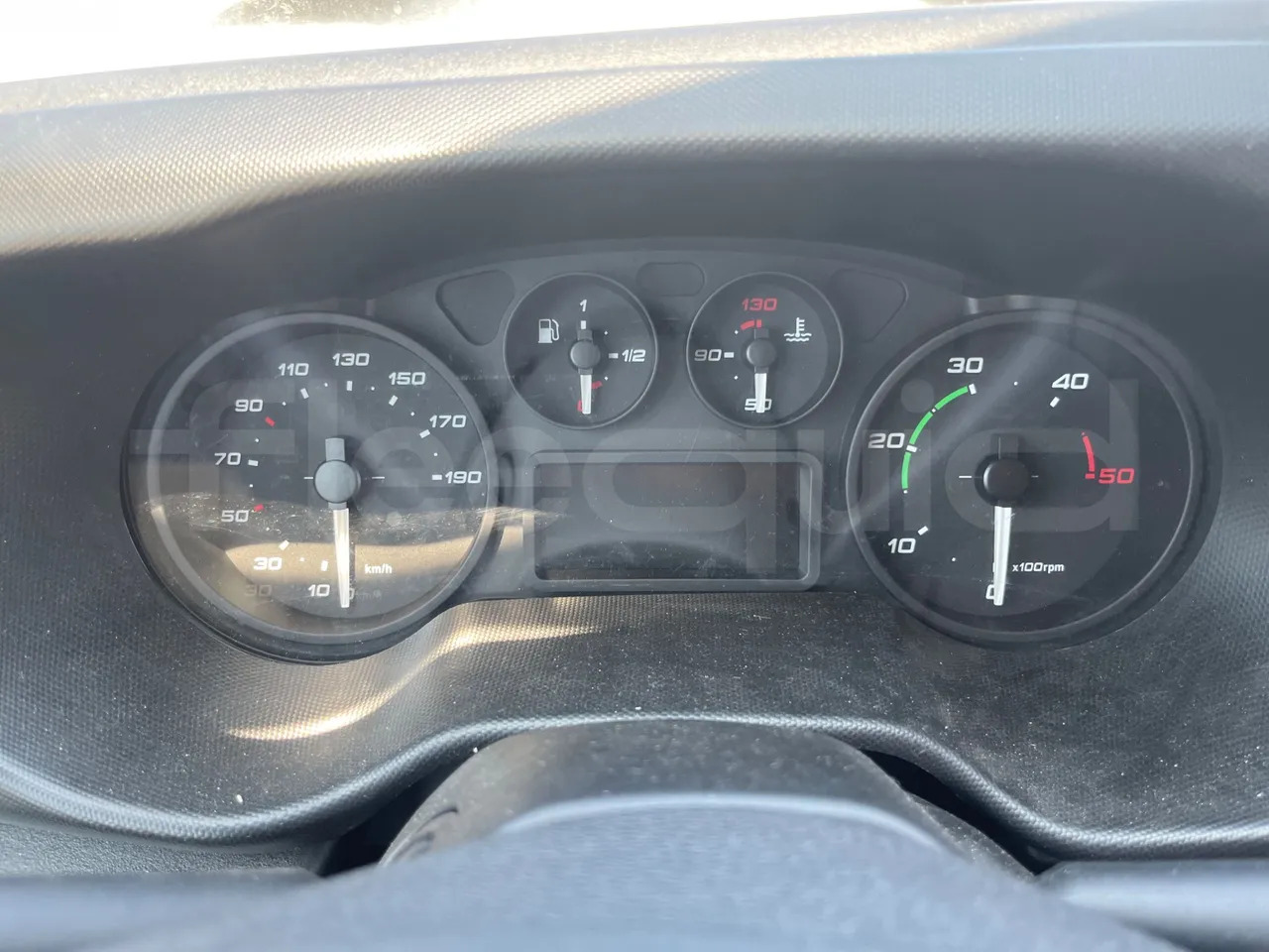 Iveco Daily - Xe bus mini, Xe van chở khách: hình 2 Iveco Daily - Xe bus mini, Xe van chở khách: hình 2