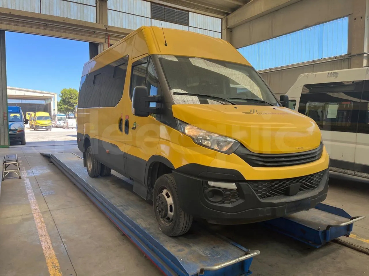 Iveco Daily - Xe buýt trường học: hình 1 Iveco Daily - Xe buýt trường học: hình 1