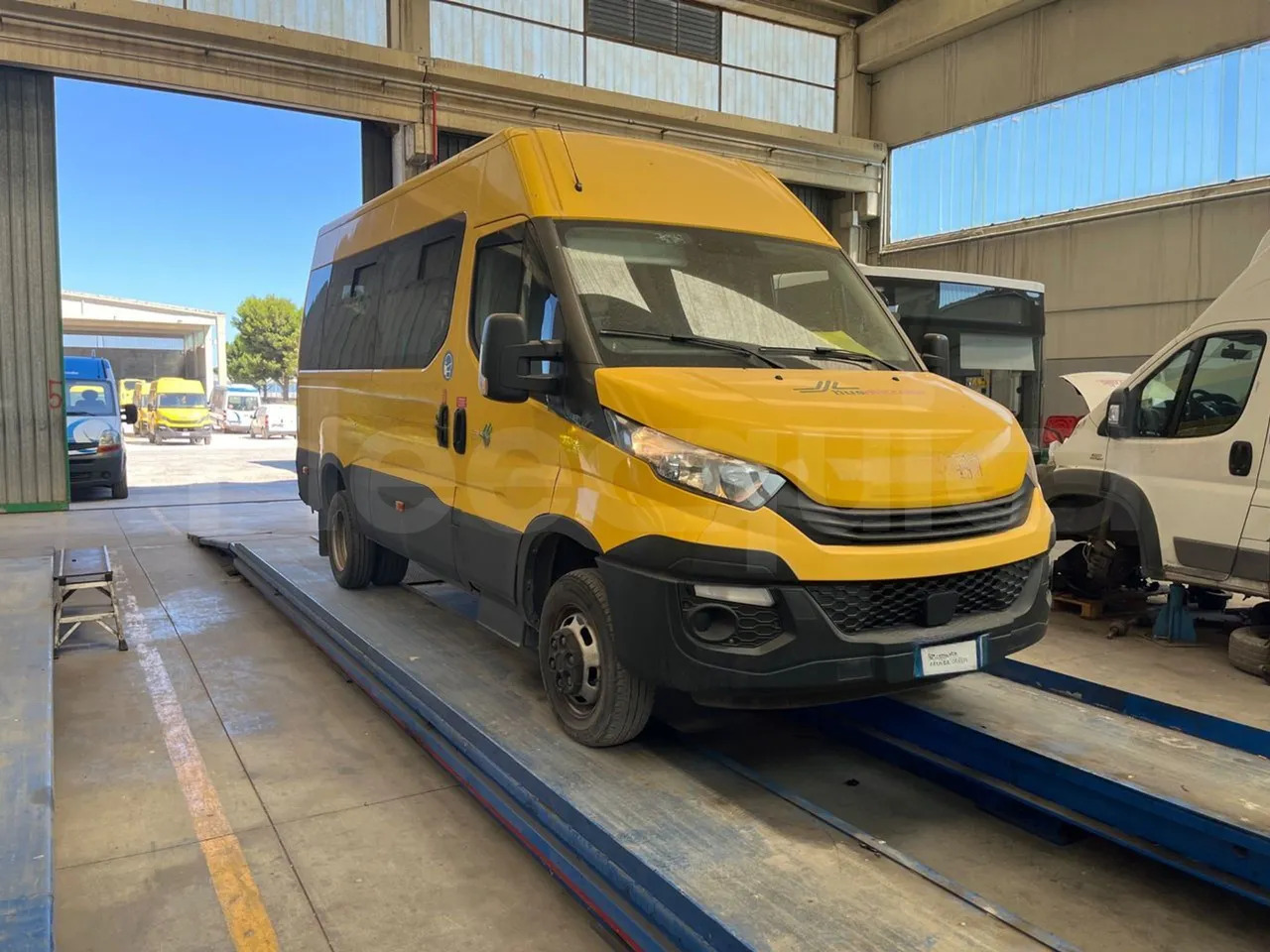 Iveco Daily - Xe buýt trường học: hình 1 Iveco Daily - Xe buýt trường học: hình 1