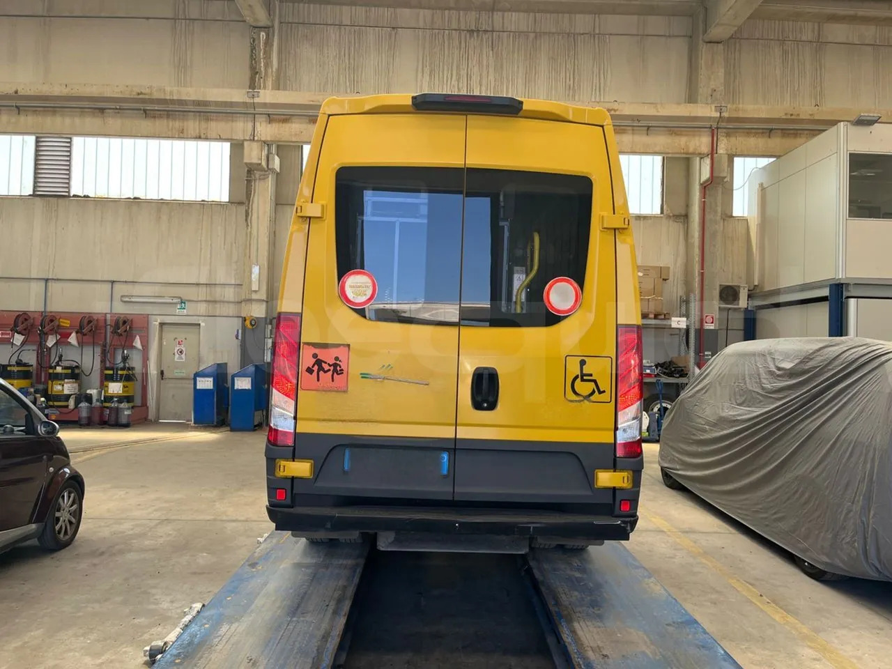 Iveco Daily - Xe buýt trường học: hình 5 Iveco Daily - Xe buýt trường học: hình 5