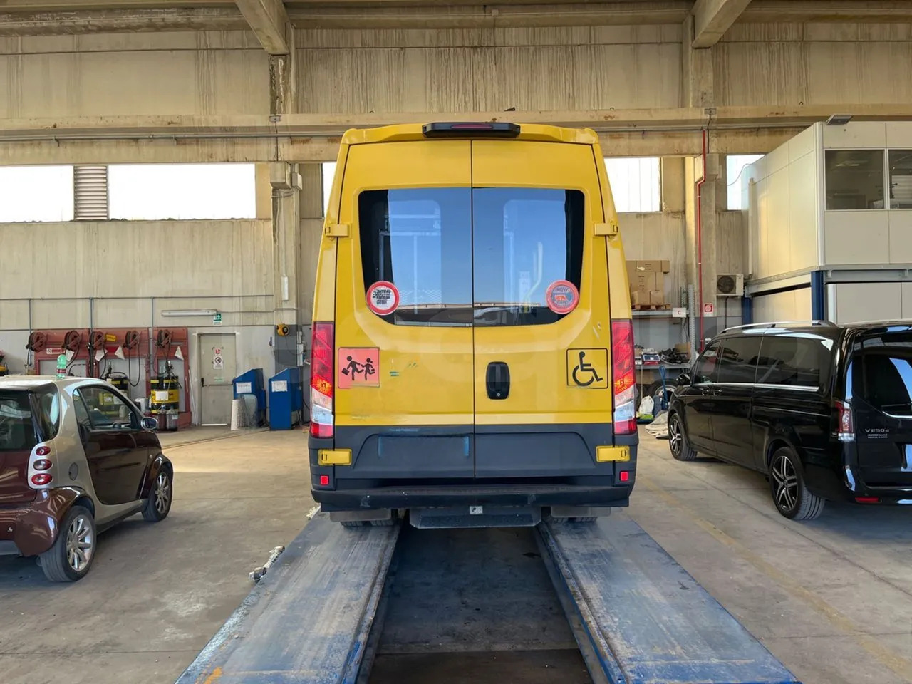 Iveco Daily - Xe buýt trường học: hình 5 Iveco Daily - Xe buýt trường học: hình 5