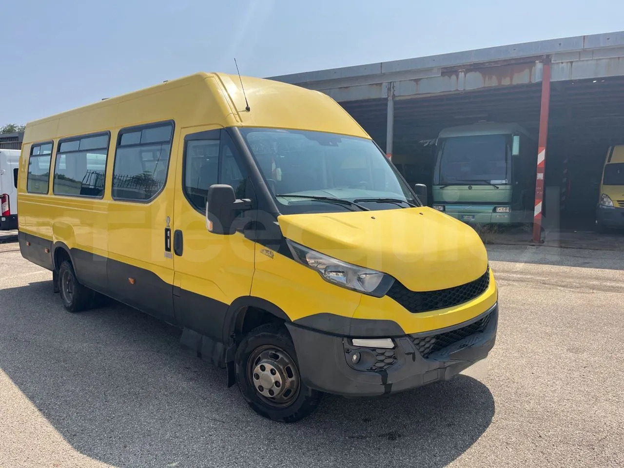 Iveco Daily - Xe buýt trường học: hình 1 Iveco Daily - Xe buýt trường học: hình 1