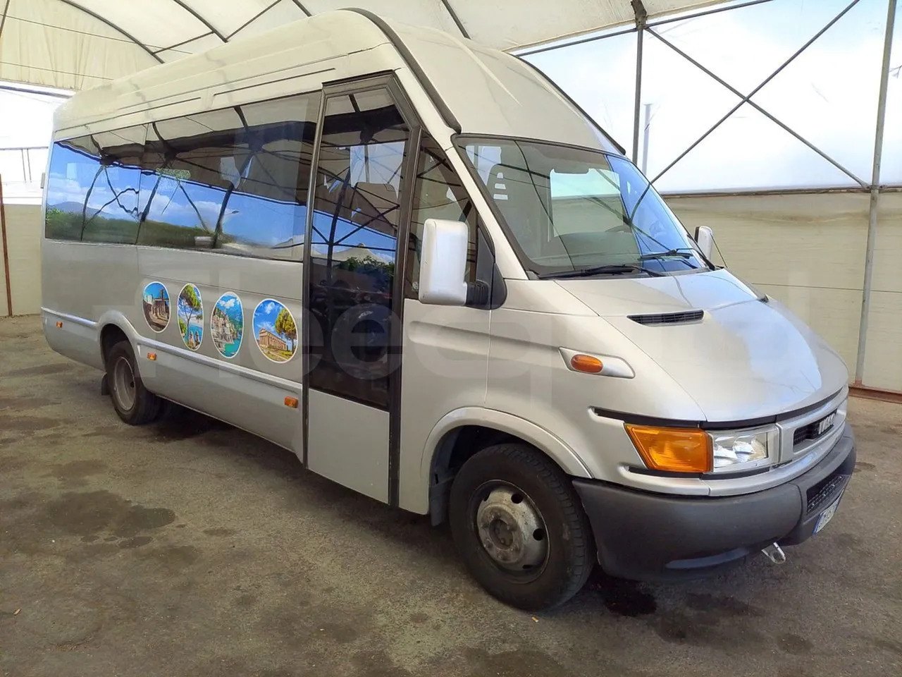 Iveco Daily - Xe bus mini, Xe van chở khách: hình 1 Iveco Daily - Xe bus mini, Xe van chở khách: hình 1