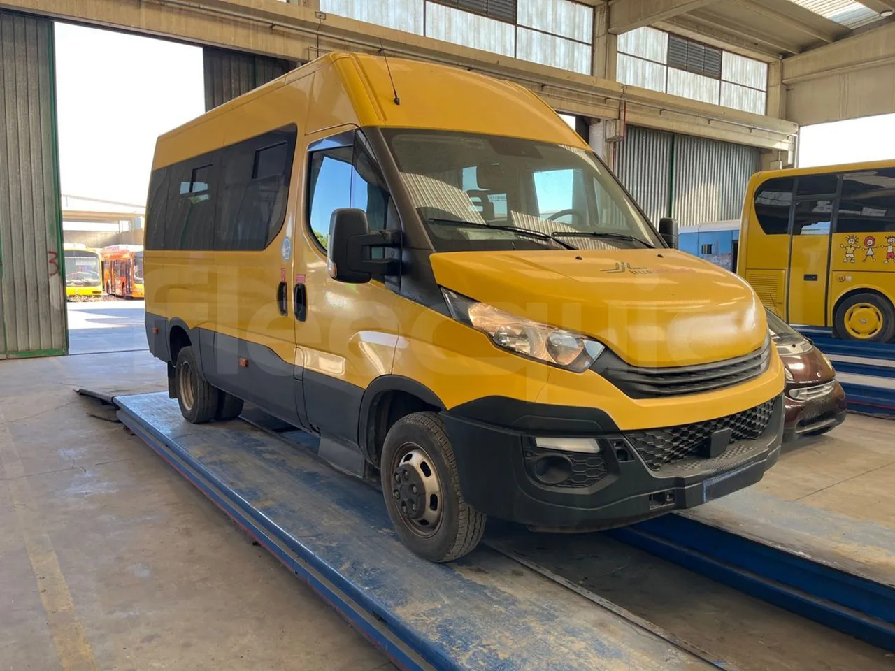 Iveco Daily - Xe buýt trường học: hình 1 Iveco Daily - Xe buýt trường học: hình 1