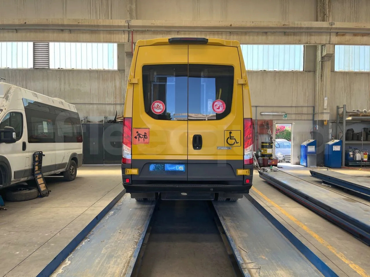 Iveco Daily - Xe buýt trường học: hình 5 Iveco Daily - Xe buýt trường học: hình 5