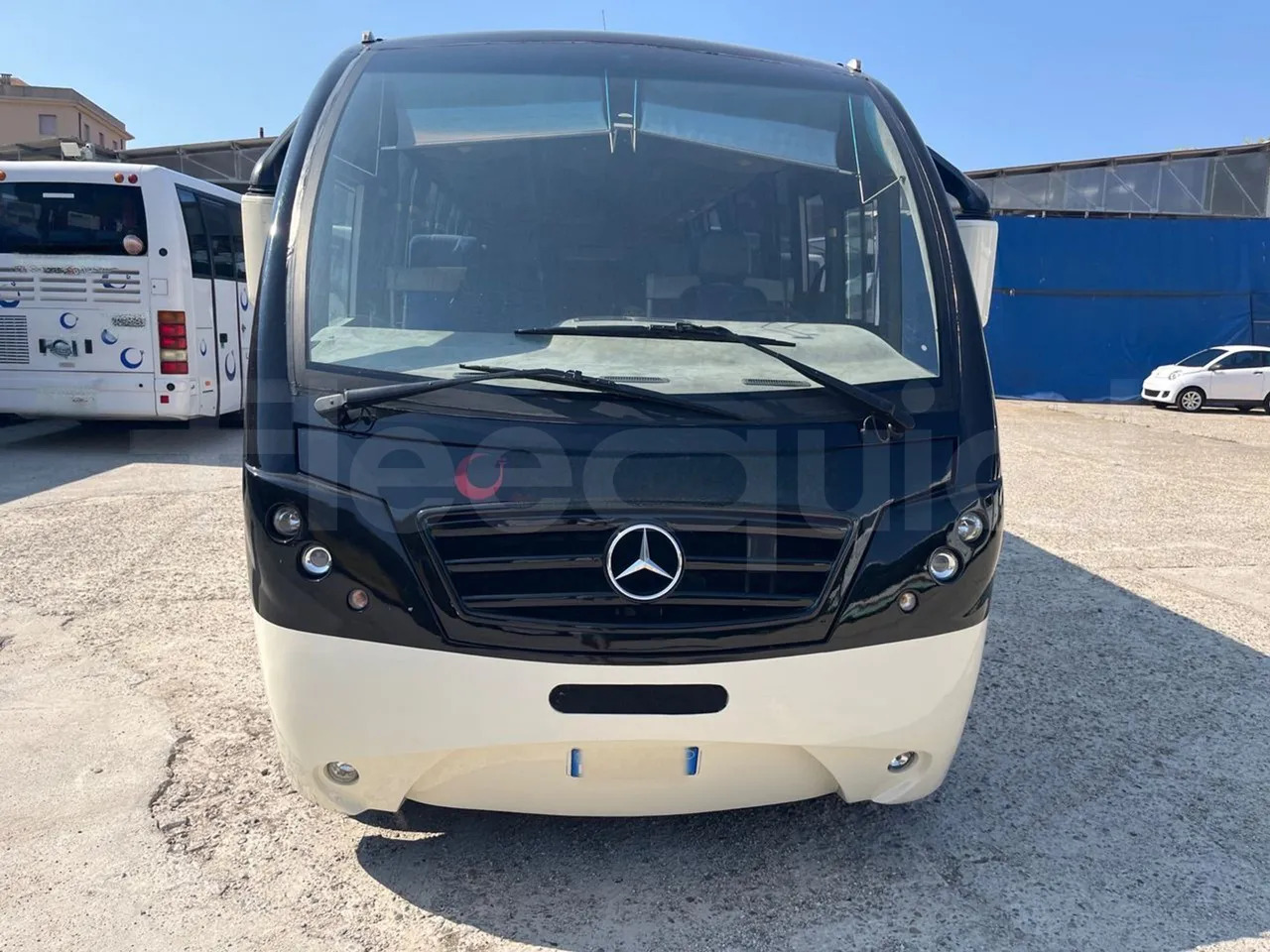 Mercedes-Benz MB 818 S - Xe đò: hình 2 Mercedes-Benz MB 818 S - Xe đò: hình 2