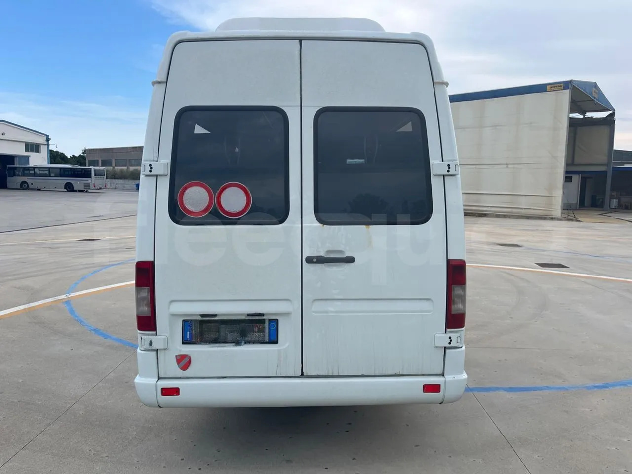 Mercedes-Benz Sprinter - Xe bus mini, Xe van chở khách: hình 5 Mercedes-Benz Sprinter - Xe bus mini, Xe van chở khách: hình 5
