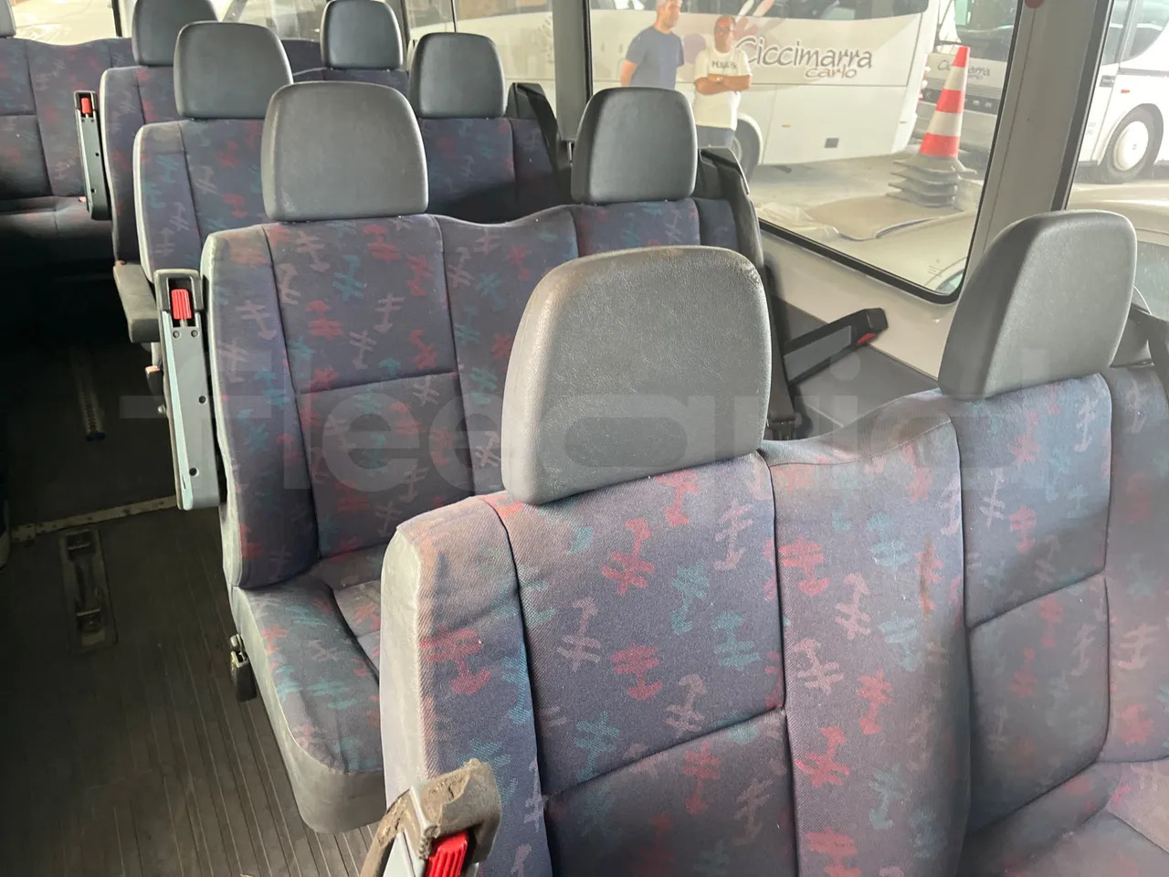 Xe bus mini, Xe van chở khách Mercedes-Benz Sprinter: hình 13