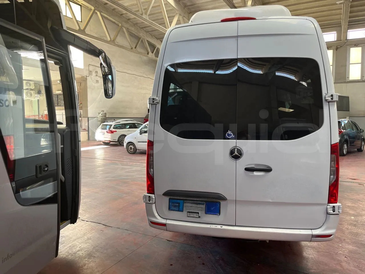 Mercedes-Benz Sprinter - Xe bus mini, Xe van chở khách: hình 5 Mercedes-Benz Sprinter - Xe bus mini, Xe van chở khách: hình 5