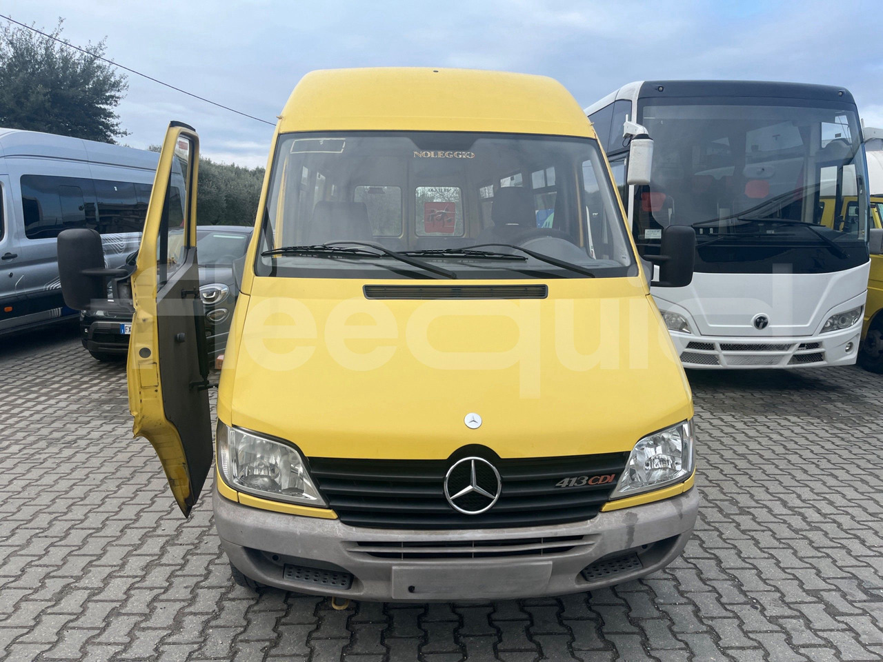 Mercedes-Benz Sprinter - Xe buýt trường học: hình 2 Mercedes-Benz Sprinter - Xe buýt trường học: hình 2