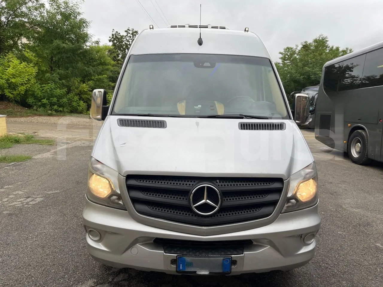Mercedes-Benz Sprinter - Xe bus ngoại ô: hình 2 Mercedes-Benz Sprinter - Xe bus ngoại ô: hình 2