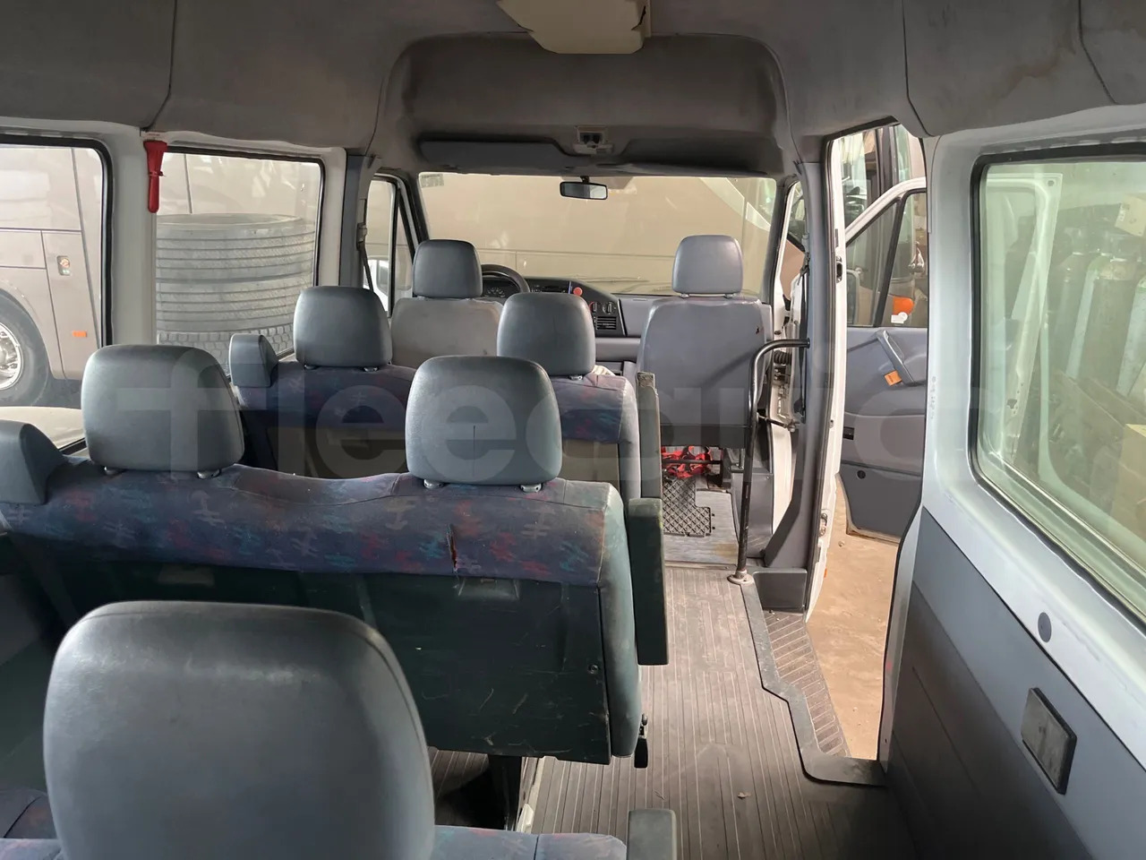 Xe bus mini, Xe van chở khách Mercedes-Benz Sprinter: hình 14