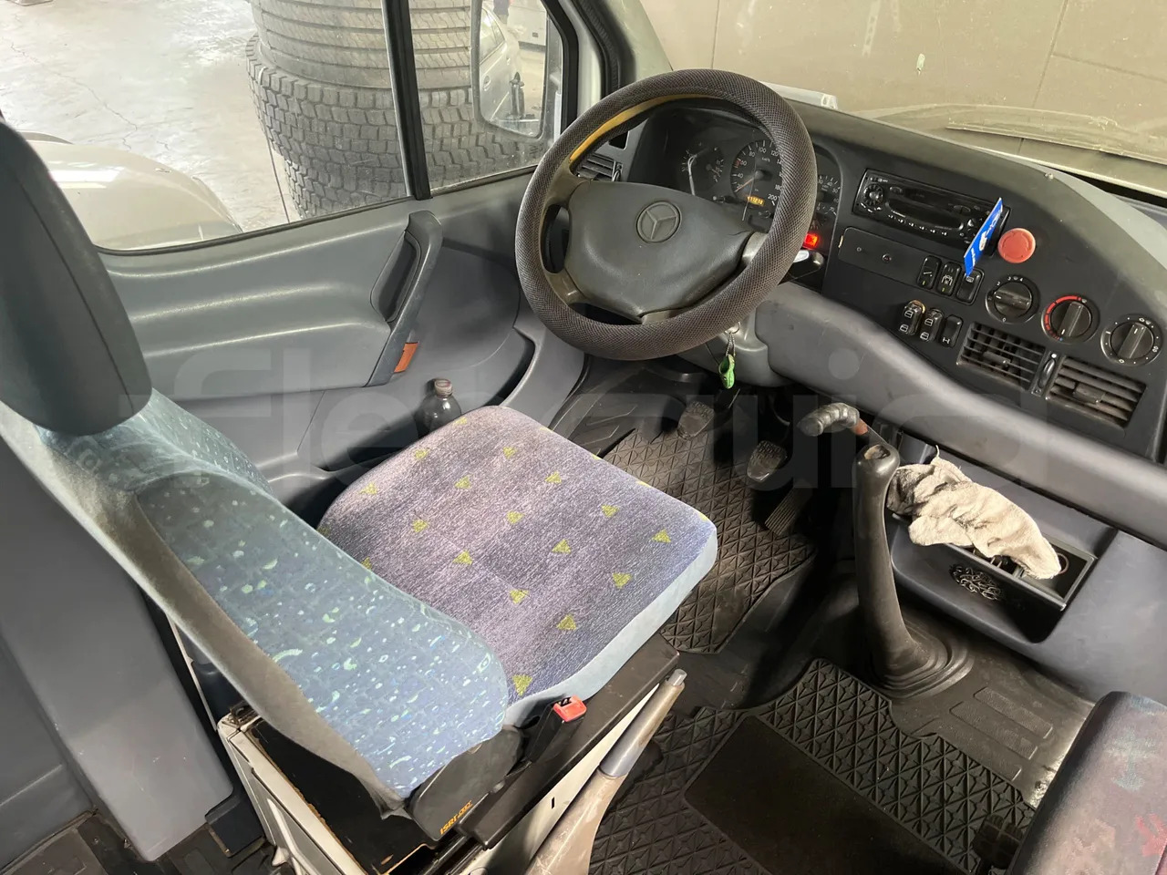 Xe bus mini, Xe van chở khách Mercedes-Benz Sprinter: hình 9