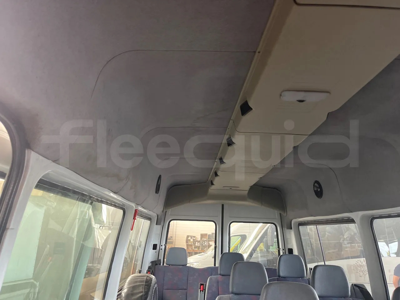 Xe bus mini, Xe van chở khách Mercedes-Benz Sprinter: hình 15