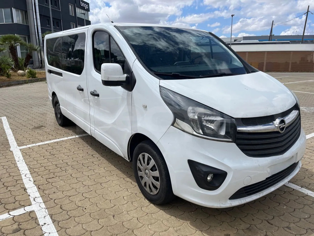 Opel Vivaro - B - Xe bus ngoại ô: hình 1 Opel Vivaro - B - Xe bus ngoại ô: hình 1