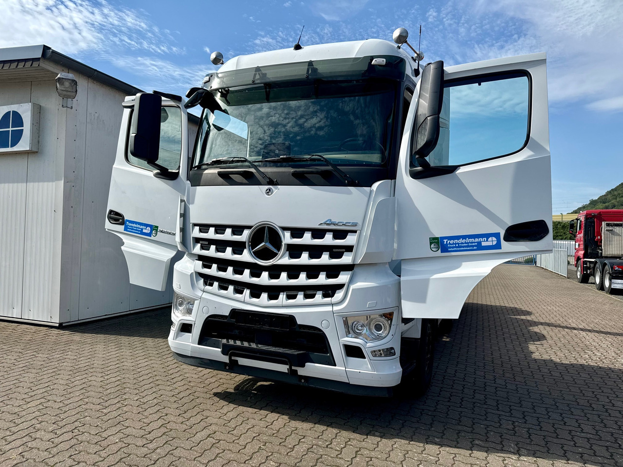MERCEDES-BENZ Arocs 3553 4 Achsen Tridem - Xe tải nâng móc: hình 2 MERCEDES-BENZ Arocs 3553 4 Achsen Tridem - Xe tải nâng móc: hình 2