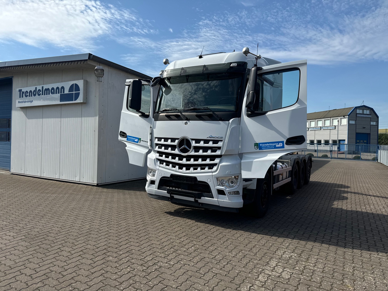 MERCEDES-BENZ Arocs 3553 4 Achsen Tridem - Xe tải nâng móc: hình 4 MERCEDES-BENZ Arocs 3553 4 Achsen Tridem - Xe tải nâng móc: hình 4
