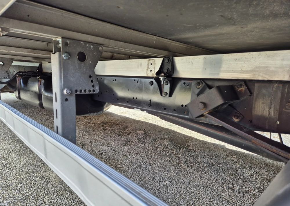 Iveco 35C15 3.0 - Xe tải nhỏ phẳng: hình 4 Iveco 35C15 3.0 - Xe tải nhỏ phẳng: hình 4