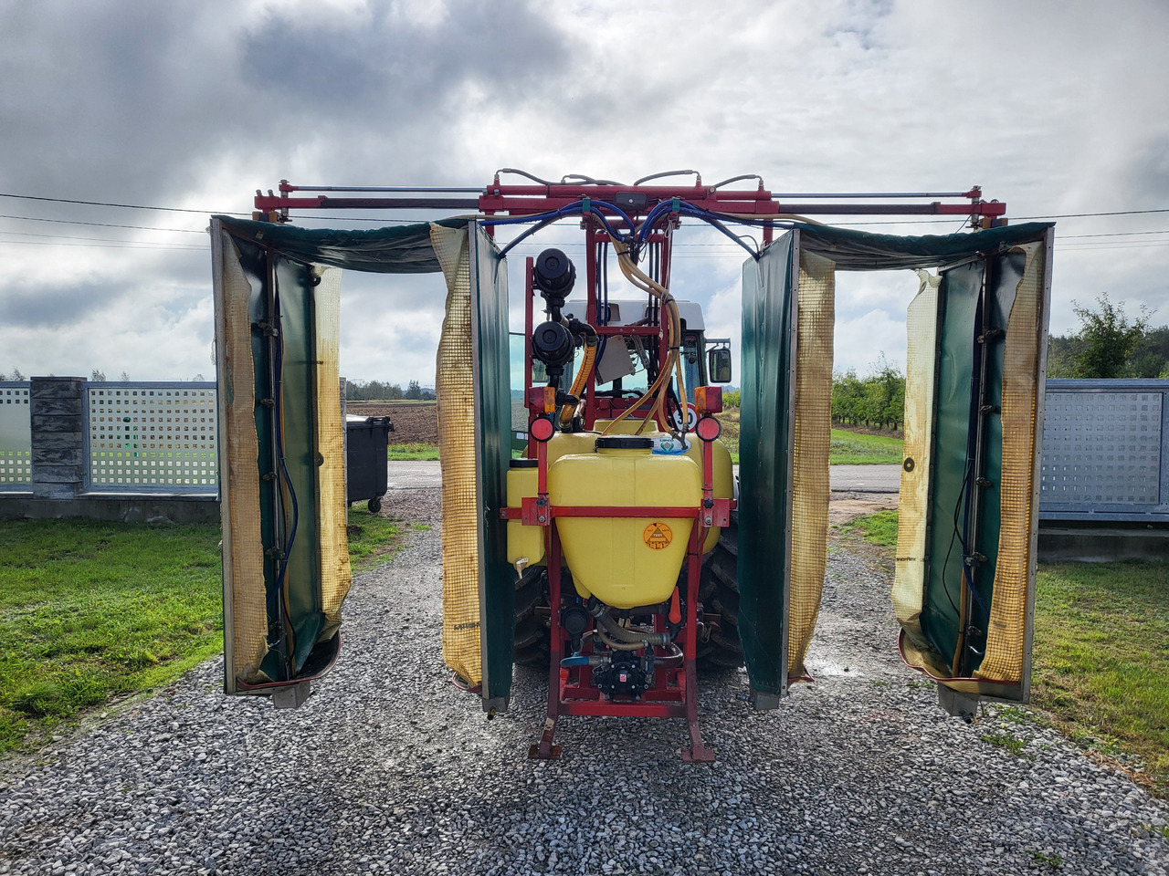 LiPCO T5G A2 Tunelspritze opryskiwacz tunelowy - Máy xịt gắn trên máy cày: hình 1 LiPCO T5G A2 Tunelspritze opryskiwacz tunelowy - Máy xịt gắn trên máy cày: hình 1