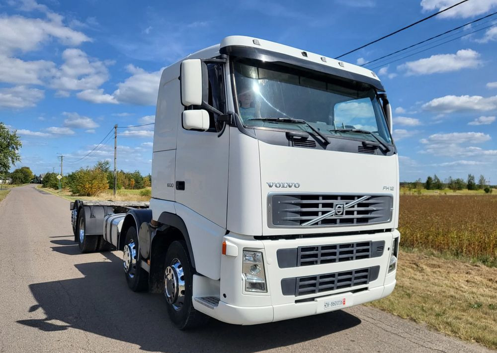 Volvo FH 500 8x2 - Xe tải khung gầm: hình 2 Volvo FH 500 8x2 - Xe tải khung gầm: hình 2