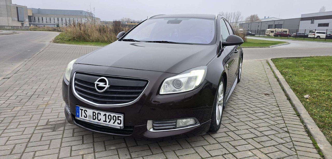 Opel Insignia - Xe wagon: hình 1 Opel Insignia - Xe wagon: hình 1