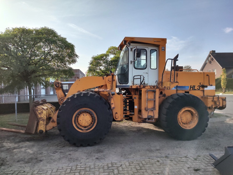 Hyundai HL35 - Máy xúc lật bánh lốp: hình 2 Hyundai HL35 - Máy xúc lật bánh lốp: hình 2