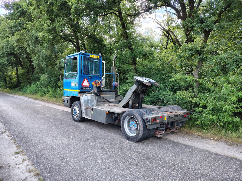 Terberg Yt180 - Máy cày trạm: hình 3 Terberg Yt180 - Máy cày trạm: hình 3