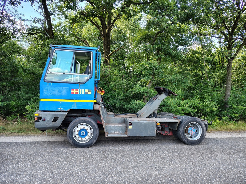 Terberg Yt180 - Máy cày trạm: hình 2 Terberg Yt180 - Máy cày trạm: hình 2