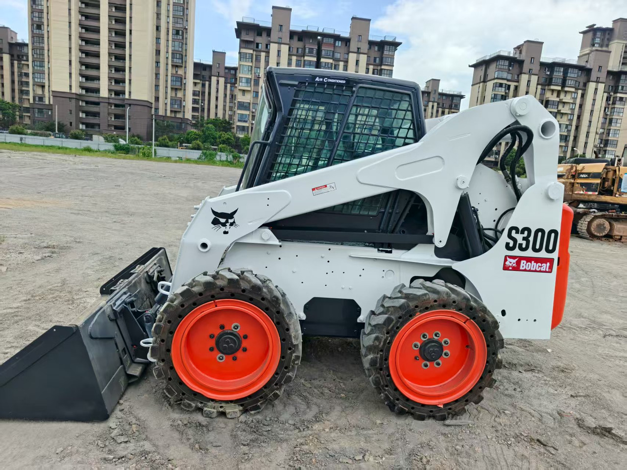 BOBCAT skid steer loader S300 Mining/Agriculture/Urban Construction - Máy xúc lật đa năng: hình 1 BOBCAT skid steer loader S300 Mining/Agriculture/Urban Construction - Máy xúc lật đa năng: hình 1
