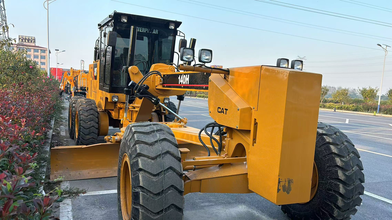 CATERPILLAR 140H used motor grader source supplier - Máy san: hình 2 CATERPILLAR 140H used motor grader source supplier - Máy san: hình 2