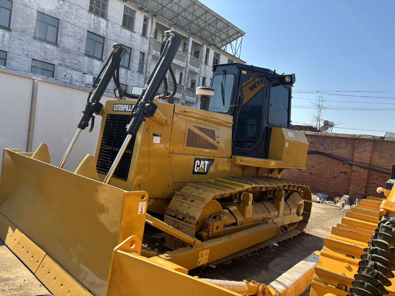 CATERPILLAR D7G USED bulldozer good condition ready to work - Máy ủi: hình 1 CATERPILLAR D7G USED bulldozer good condition ready to work - Máy ủi: hình 1
