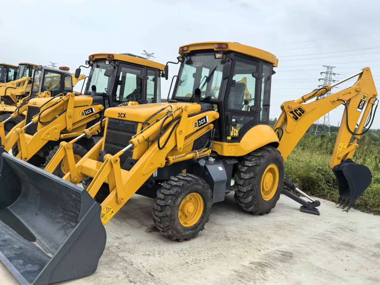 JCB 3CX backhoe loader TLB versatile machine multiple attachment options - Máy xúc trước múc sau: hình 1 JCB 3CX backhoe loader TLB versatile machine multiple attachment options - Máy xúc trước múc sau: hình 1