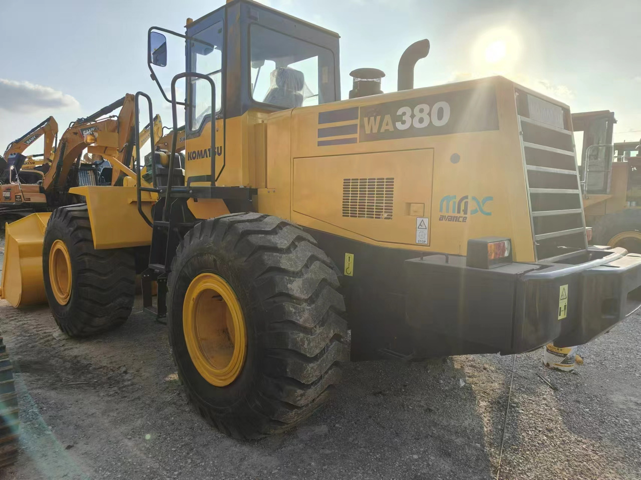 KOMATSU wa380 Low hours, direct supply from the source, lower prices - Máy xúc lật bánh lốp: hình 3 KOMATSU wa380 Low hours, direct supply from the source, lower prices - Máy xúc lật bánh lốp: hình 3