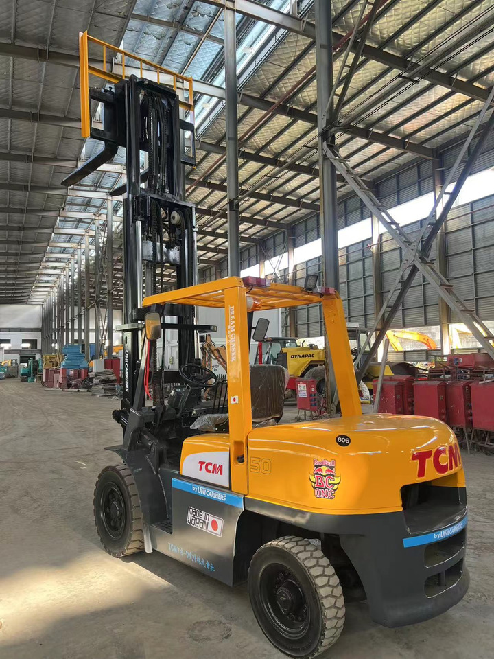TCM fd50 japan brand original 5 ton diesel forklift 3 section 4.5m Customizable mast clamp side shift - Xe nâng diesel: hình 3 TCM fd50 japan brand original 5 ton diesel forklift 3 section 4.5m Customizable mast clamp side shift - Xe nâng diesel: hình 3