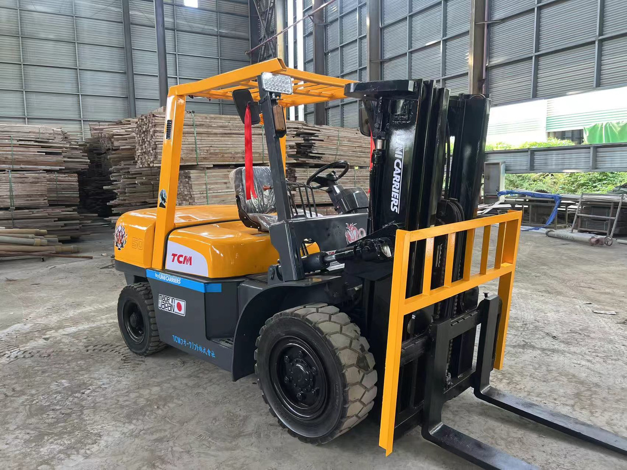 TCM fd50 japan brand original 5 ton diesel forklift 3 section 4.5m Customizable mast clamp side shift - Xe nâng diesel: hình 1 TCM fd50 japan brand original 5 ton diesel forklift 3 section 4.5m Customizable mast clamp side shift - Xe nâng diesel: hình 1