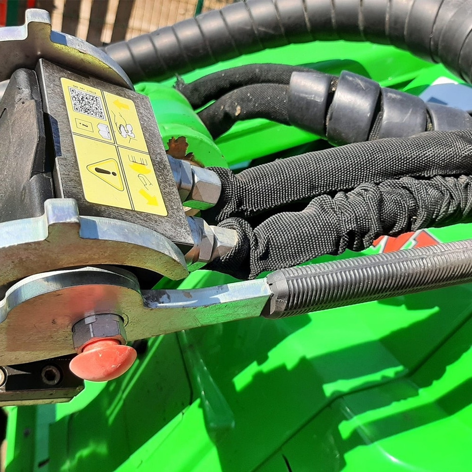 Avant 635 - Máy xúc lật mini gấp khúc: hình 5 Avant 635 - Máy xúc lật mini gấp khúc: hình 5